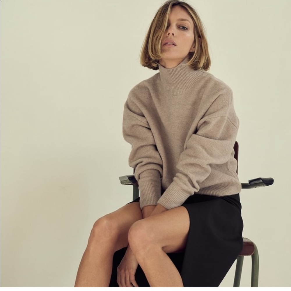 Zara  Mock Neck Wool Blend Tan Oversized fit sweater -Sz M cropped length